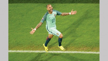 Quaresma heads Portugal into Euro quarters 