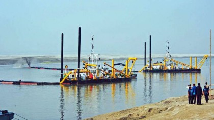Govt to procure hopper, 
water injecting dredgers 