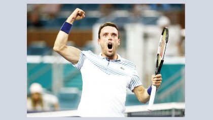 Bautista stuns Djokovic in Miami