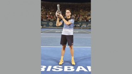 Raonic stuns Federer in Brisbane final 
