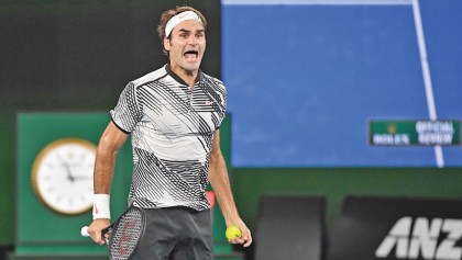 Federer defies age to become second oldest Slam winner