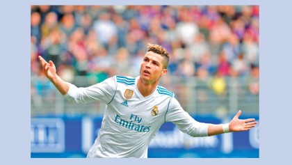 Ronaldo double helps Real down Eibar 