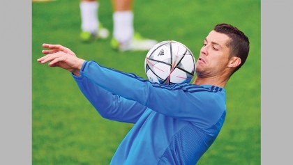 Euro giants face acid test in Champs League