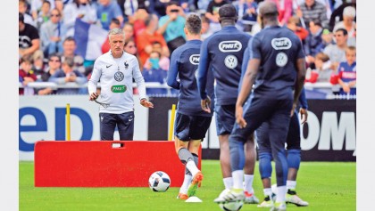 Varane injury blow for France coach Deschamps