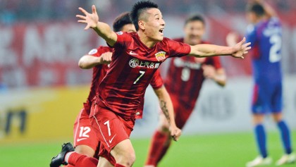 Wu keeps Shanghai SIPG hopes alive 