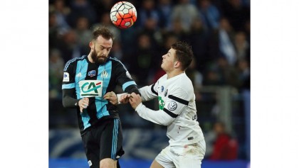 Marseille scrape into French Cup semis 