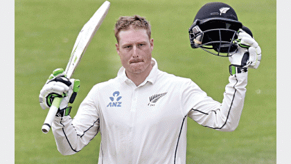 Ton-up Guptill gives New Zealand first day honours

