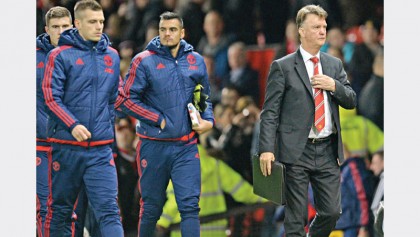 ManU manager Van Gaal hopes for stay of execution