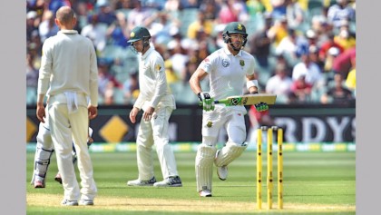 Du Plessis ton puts SA in strong position