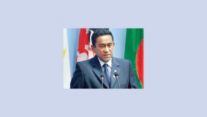 Sanctions loom as Maldives toppled Yameen fights back