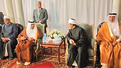 Saudi king starts Asia tour with huge entourage