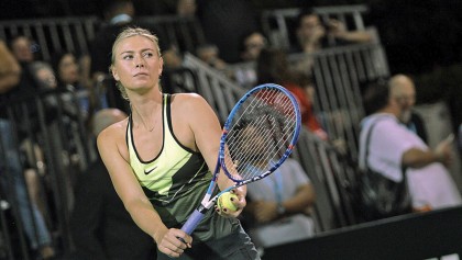 Sharapova plays Las Vegas charity event 