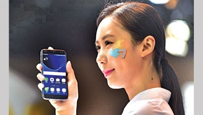 Smartphone sales drive Samsung Q2 profit
