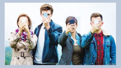Smartphone 'addiction': Young people 'panicky' when denied mobiles