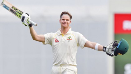 Smith's masterful ton puts Australia on top