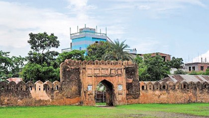 A Mughal river-fort on the 
bank of Shitalakshya