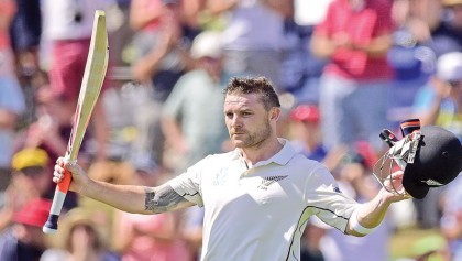 McCullum belts fastest Test ton
