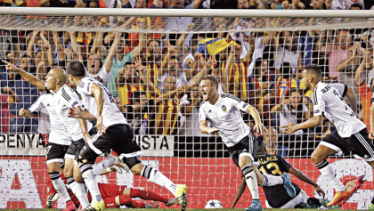Feghouli puts Valencia in driving seat 
