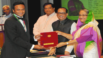 PM hands over National Sports Awards