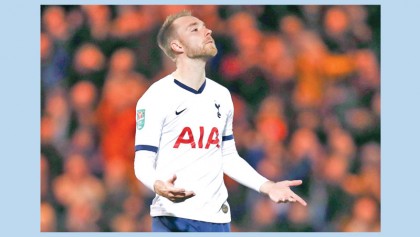 Spurs see another chance of trophy disappear
