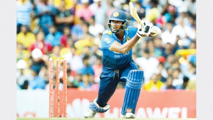 Sri Lanka build fighting total 