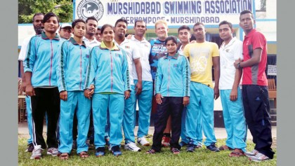 Swimmers steal show in World Long Distance Swimming