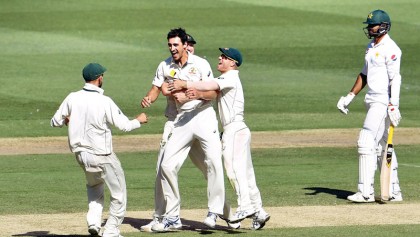 Starc stars in Australia’s stunning over Pakistan