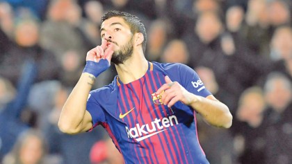 Suarez hat-trick extends Barca’s lead