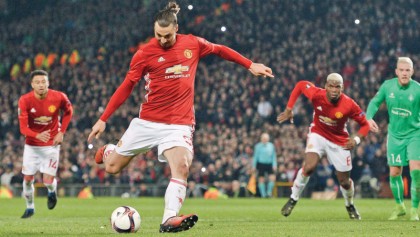 Ibra treble downs Saint-Etienne