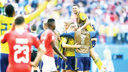 Sweden beat Switzerland 
to reach quarter-finals 