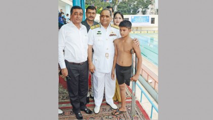 One-legged swimmer stuns all