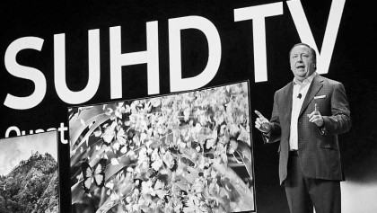 Ultra-thin, high-def TVs battle for CES crown