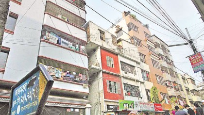 4-storey bldg tilts in capital