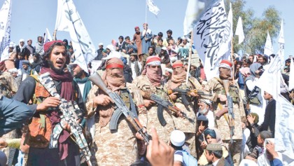Taliban attack Afghan army bases 
