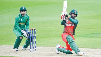 Tamim ton helps Tigers rack up gigantic 341 against Pakistan