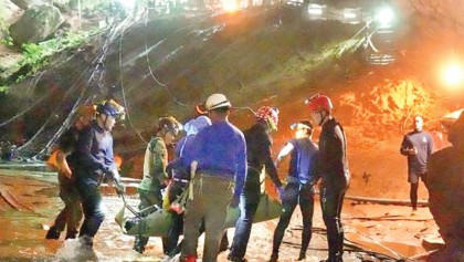 Thai boys passed ‘sleeping’ through cave in rescue