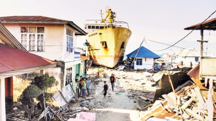 Time running out for survivors as Indonesia toll tops 1,400