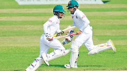 Ton-up Mominul, Mushi put Tigers in command
