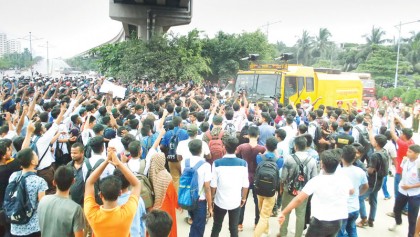 Traffic goes haywire as students take to streets for 2nd day