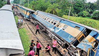 1 killed as train, lorry collide