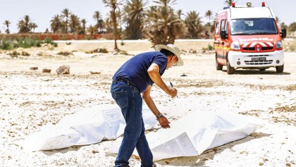 Tunisia finds 12 bodies
after migrant boat sinks