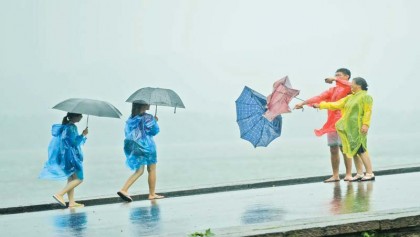 Typhoon swipes eastern China