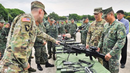 US gives Philippines anti-terror weapons