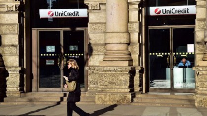 Italian banks on edge as Renzi quits