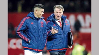 Van Gaal rules out transfer remedy for United