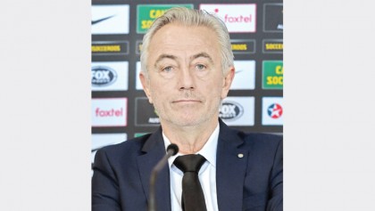 Van Marwijk pays for own coaching team