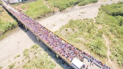 Venezuelans rush to the border as Colombia tightens controls