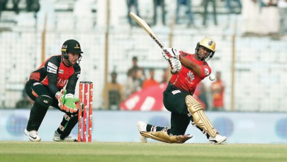 Ton-up Lewis shapes Victorians victory