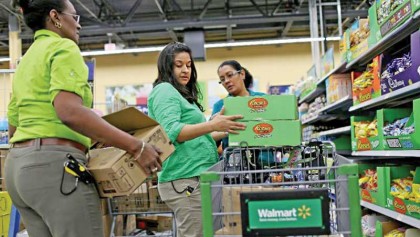 Wal-Mart woes revive US
minimum wage debate