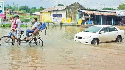 Water-logging hampers 
transport, trade at Hili